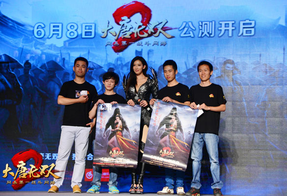 《大唐无双2》女神林志玲与玩家代表亲密互动