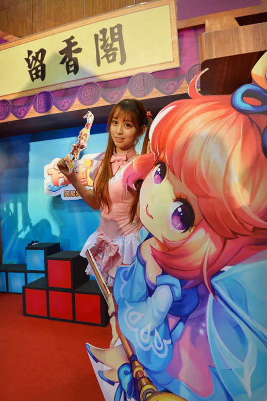 萝莉和玄彩娥一起传递萌值