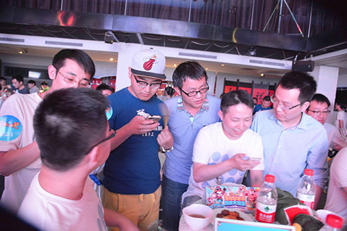 茶歇环节被玩家围的水泄不通的产品经理Adun