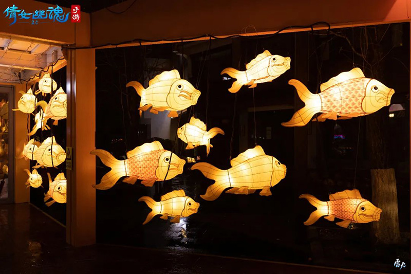 图5：鲤鱼灯组成灯墙