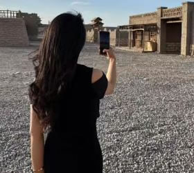 �ǳ��󺣣���ȻһЦ