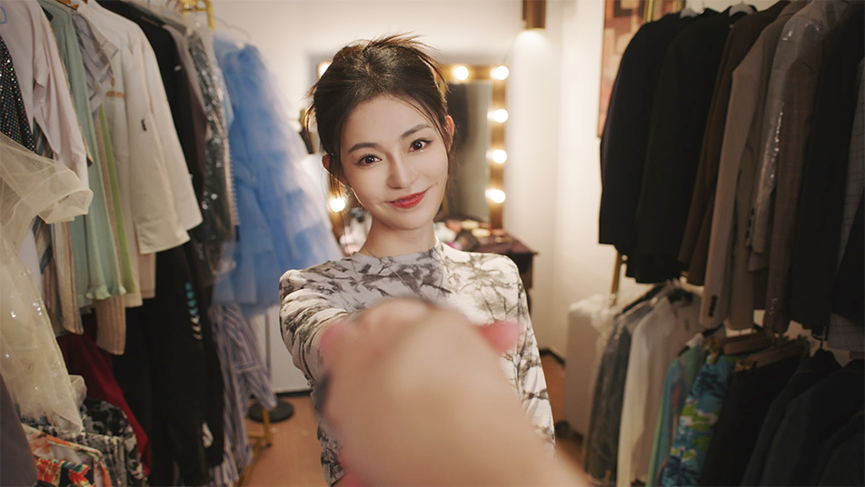 《开局五个亿》定档！1月29日正式上线！